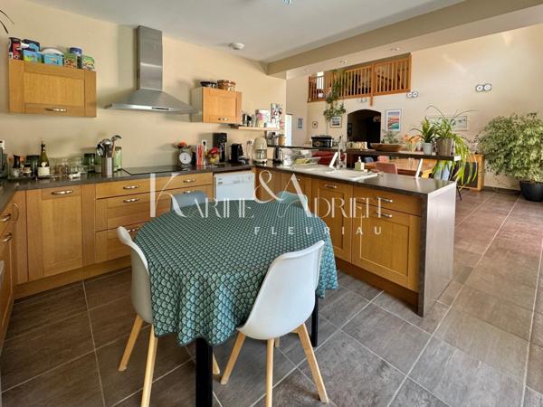 Maison contemporaine 7 chambres, double garage et piscine