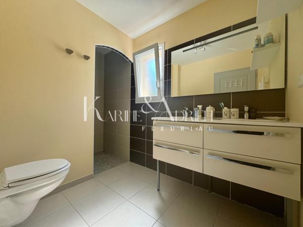 Maison contemporaine 7 chambres, double garage et piscine