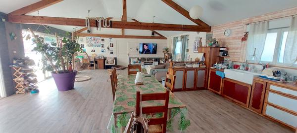 BELLE VILLA DE PLAIN PIED AVEC PISCINE QUARTIER CANONGES PROCHE TOUTES COMMODITES ET AXE ROUTIERS TOUT EN ETANT AU CALME