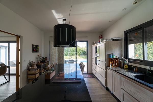 Maison familiale de 168 m² avec piscine, garage double et 5 chambres ? Secteur recherché