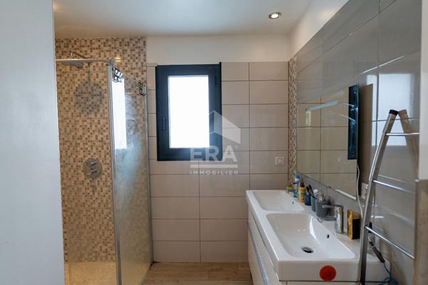 Maison familiale de 168 m² avec piscine, garage double et 5 chambres ? Secteur recherché