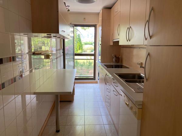 Secteur privilégié, Grand appartement T2 luxueux avec piscine et garage.