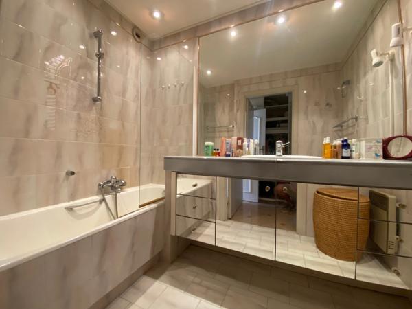 Secteur privilégié, Grand appartement T2 luxueux avec piscine et garage.