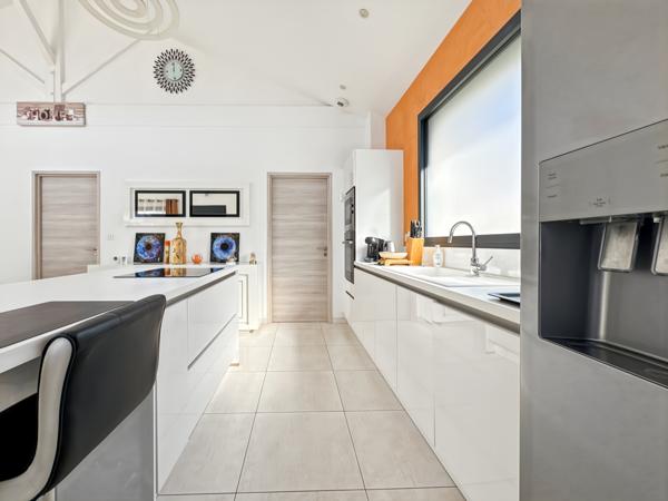 Collonges-au-Mont-d'Or (69660) À Vendre – Maison contemporaine rare à Collonges-au-Mont-d’Or