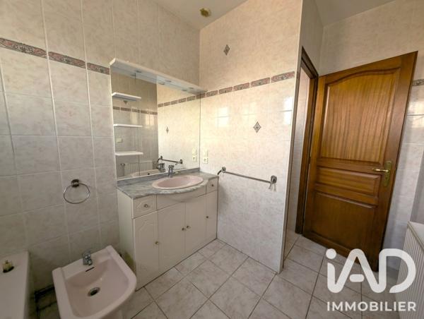 Maison à vendre 8 pièces 159,96 m² Saint-Yrieix-sur-Charente