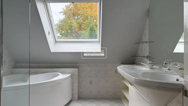 Maison 8 pièces – 162 m² environ à La Chapelle-sur-Erdre (ref : 1365B)