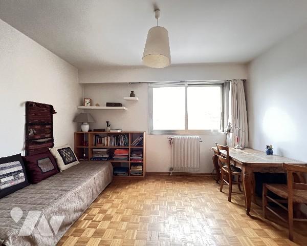 LYON 6eme, proche Lafayette, lumineux T3 traversant de 75,43 m² avec balcon et garage double en sus.