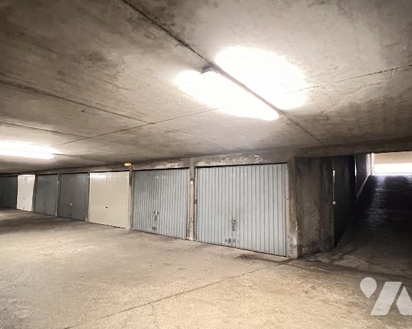 LYON 6eme, proche Lafayette, lumineux T3 traversant de 75,43 m² avec balcon et garage double en sus.