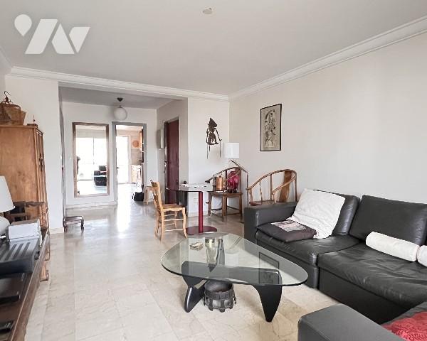 LYON 6eme, proche Lafayette, lumineux T3 traversant de 75,43 m² avec balcon et garage double en sus.