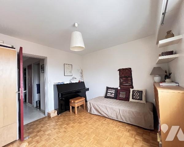 LYON 6eme, proche Lafayette, lumineux T3 traversant de 75,43 m² avec balcon et garage double en sus.