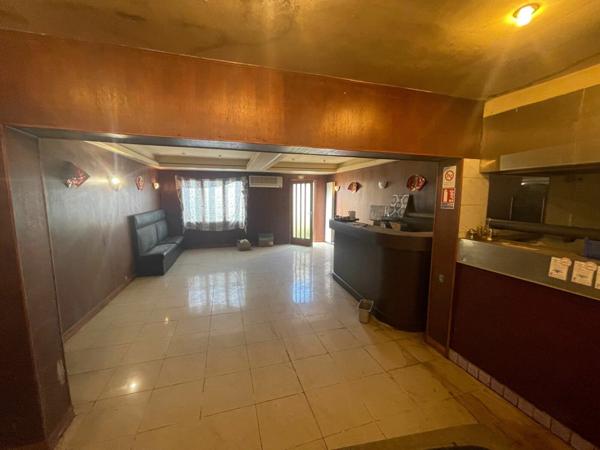 Immeuble à vendre    8 pièces • 246 m2 Évreux