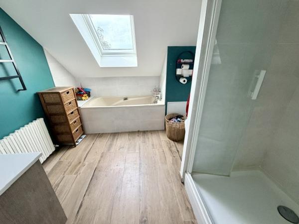 MAISON 5 CHAMBRES SUR SOUS SOL