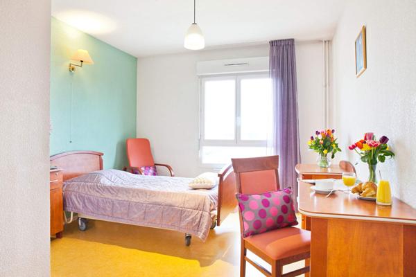 A VENDRE POUR INVEST LMNP SOUS BAIL COMMERCIAL : Chambre médicalisée de 19,02 m² située à Marignane (13)