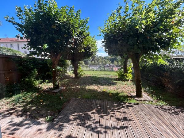 Appartement t3 - jardin - 2 parkings - studio attenant