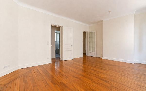 Appartement à vendre    3 pièces • 63 m2 Paris 18