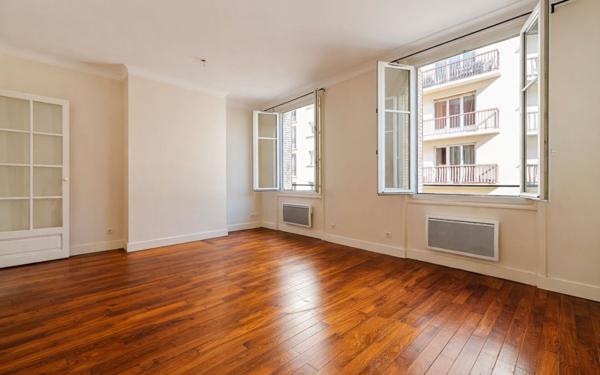 Appartement à vendre    3 pièces • 63 m2 Paris 18