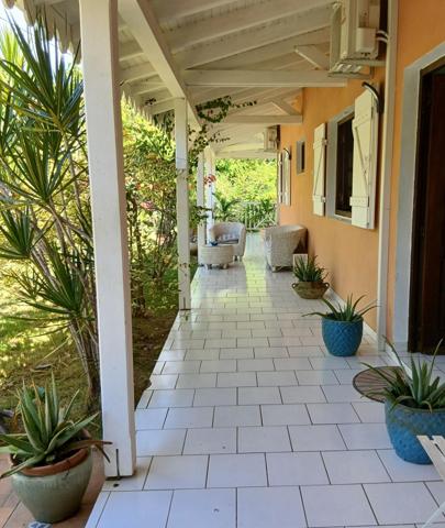 IMMEUBLE DE CHARME AVEC HAUT DE VILLA ET 2 APPARTEMENTS- VUE MER