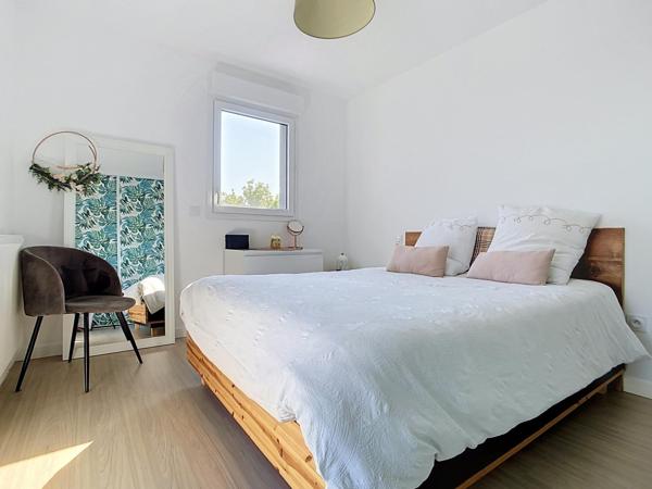 APPARTEMENT AVEC TERRASSE DANS RÉSIDENCE DE STANDING AU COEUR DE PAREMPUYRE.