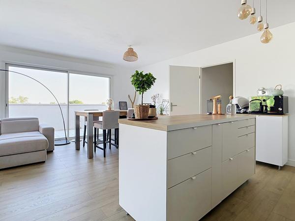 APPARTEMENT AVEC TERRASSE DANS RÉSIDENCE DE STANDING AU COEUR DE PAREMPUYRE.