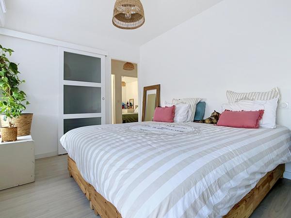 APPARTEMENT AVEC TERRASSE DANS RÉSIDENCE DE STANDING AU COEUR DE PAREMPUYRE.