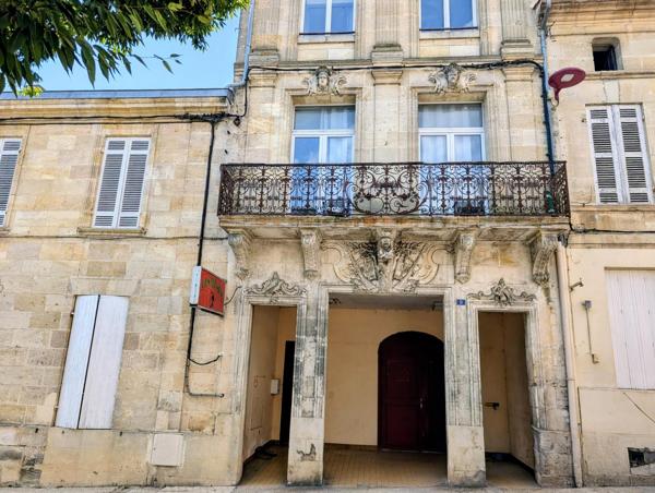 Ensemble immobilier de caractère au cœur de Saint-Savin – 719 m² de potentiel, avec logements loués
