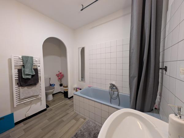 Ensemble immobilier de caractère au cœur de Saint-Savin – 719 m² de potentiel, avec logements loués