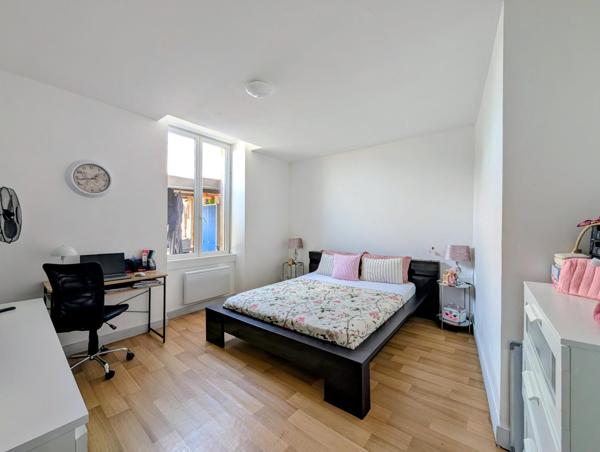 Ensemble immobilier de caractère au cœur de Saint-Savin – 719 m² de potentiel, avec logements loués