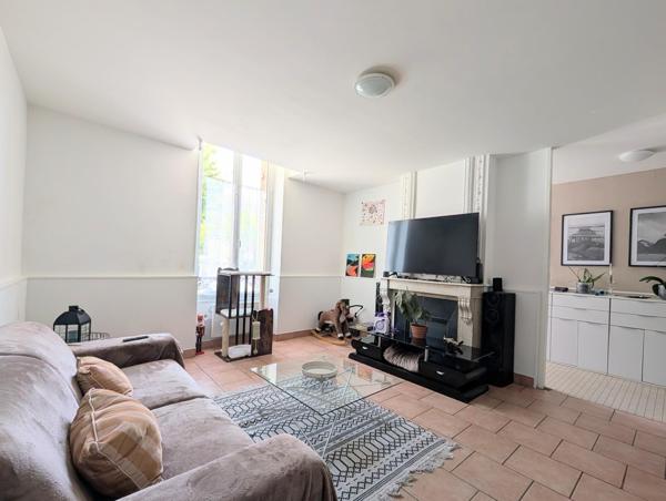 Ensemble immobilier de caractère au cœur de Saint-Savin – 719 m² de potentiel, avec logements loués