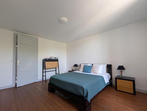 Ensemble immobilier de caractère au cœur de Saint-Savin – 719 m² de potentiel, avec logements loués
