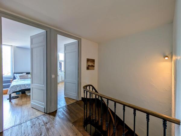 Ensemble immobilier de caractère au cœur de Saint-Savin – 719 m² de potentiel, avec logements loués