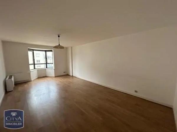 Appartement à louer 3 pièces 83.44m² Tours (37000)