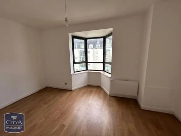Appartement à louer 3 pièces 83.44m² Tours (37000)
