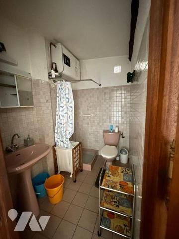 A vendre - Manosque (04) - Alpes de Haute Provence: Studio a rénover d'env 32,23 m², situé au 1...