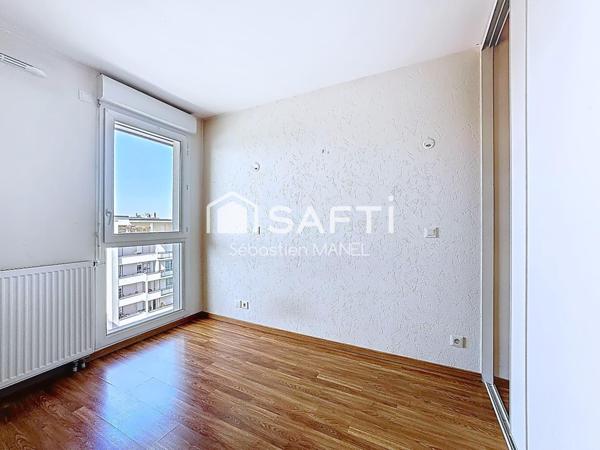 Dernier étage, tram au pied, terrasse 29 m²