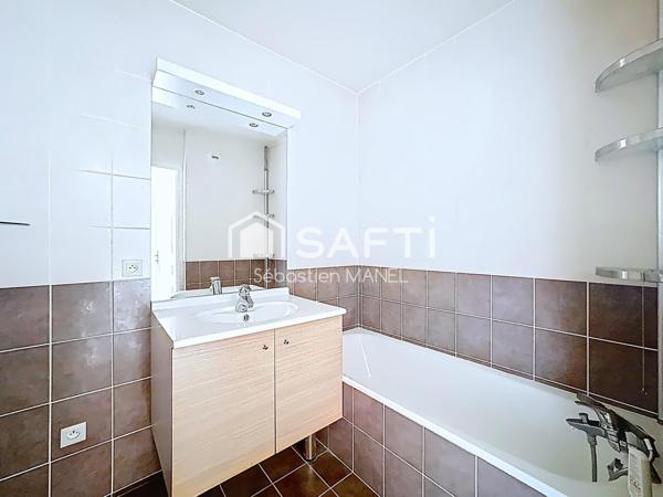 Dernier étage, tram au pied, terrasse 29 m²