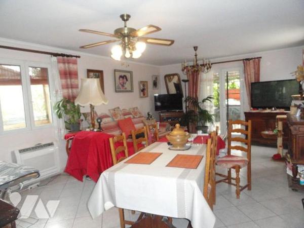  SPECIAL INVESTISSEMENT LOCATIF. VILLA de plain-pied proche de toutes commodités se composant d...