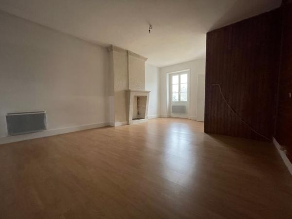 86140 LENCLOITRE Une visite !! Un dossier Zelok complet !! À louer Appartement de 58m² à Lencloître