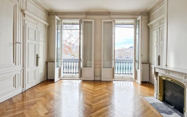Appartement à vendre    6 pièces • 184,90 m2 Lyon 6