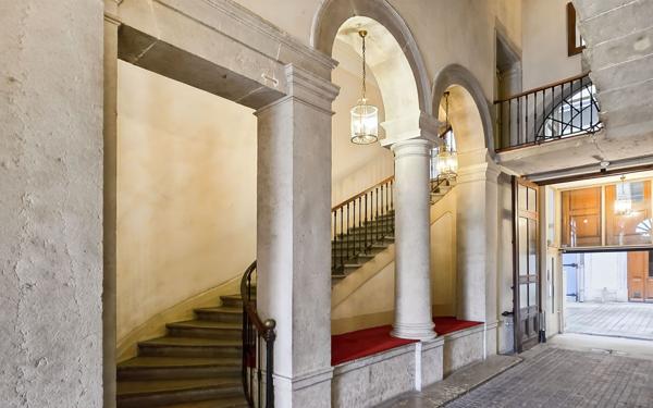 Appartement à vendre    6 pièces • 184,90 m2 Lyon 6