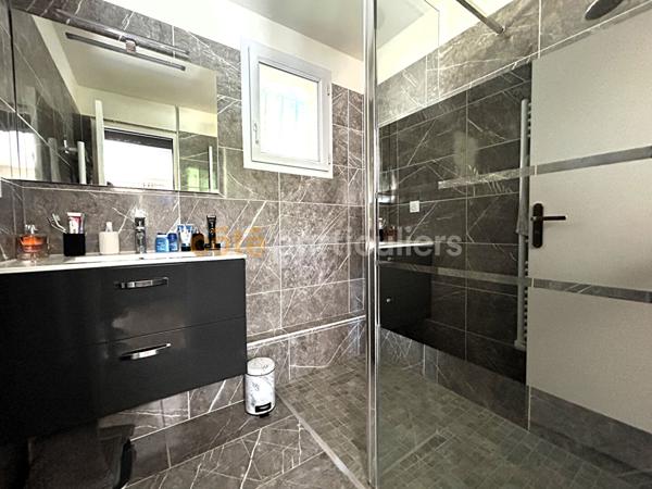 Vente
                Maison79 m² - 4 Pièces -
                    ROYAN (17200)