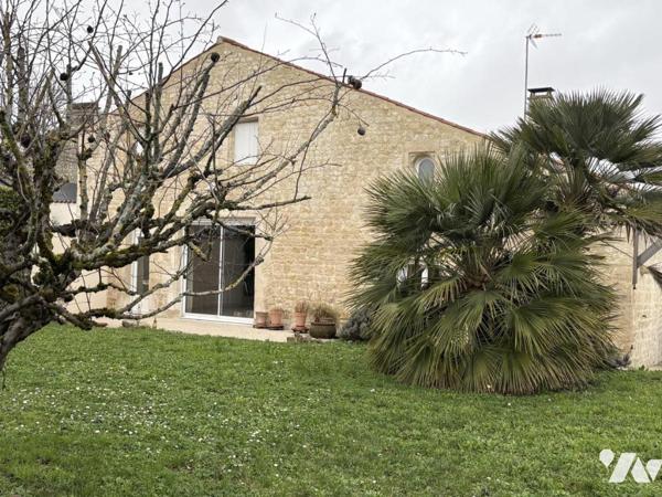 GRANDE MAISON EN BON ETAT SANS VIS A VIS AVEC GRAND ATELIER, TERRAIN  ARBORÉ ET CLOS