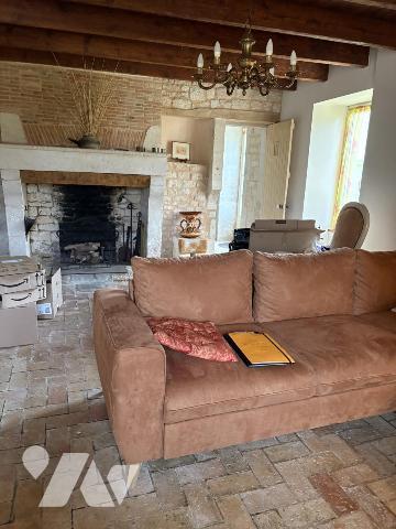 GRANDE MAISON EN BON ETAT SANS VIS A VIS AVEC GRAND ATELIER, TERRAIN  ARBORÉ ET CLOS