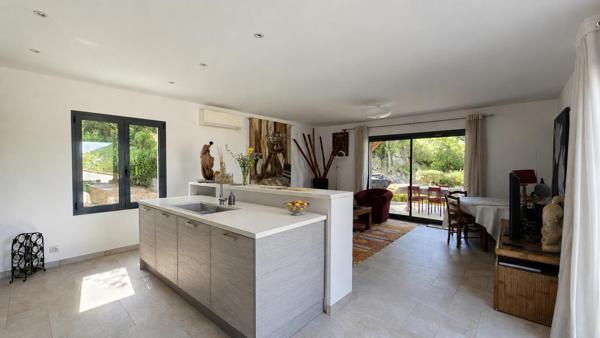Propriano, Superbe propriété de 2 villas, piscine, vue mer, terrain de 3793 m2, vue panoramique