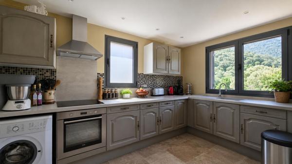 Propriano, Superbe propriété de 2 villas, piscine, vue mer, terrain de 3793 m2, vue panoramique