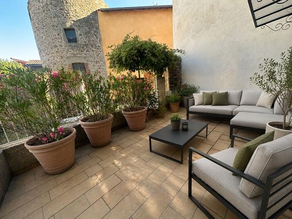 Centre bourg, T-2 avec terrasse sur Grezieu La Varenne