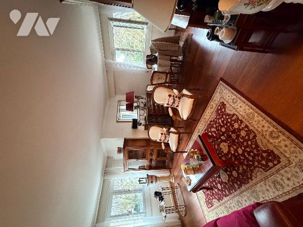 Bel appartement face au parc à VICHY