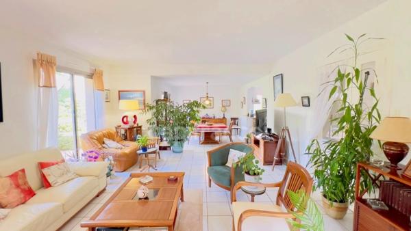 Quimper quartier LE TOURELLE – Maison 5 chambres - vie de plain pied - 150 m² habitable / 250 m² utile - terrain 708 m²