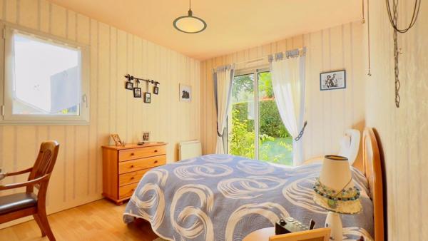 Quimper quartier LE TOURELLE – Maison 5 chambres - vie de plain pied - 150 m² habitable / 250 m² utile - terrain 708 m²