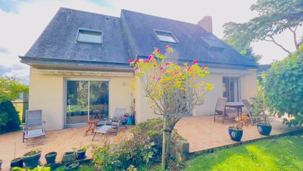 Quimper quartier LE TOURELLE – Maison 5 chambres - vie de plain pied - 150 m² habitable / 250 m² utile - terrain 708 m²