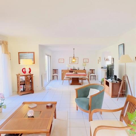 Quimper quartier LE TOURELLE – Maison 5 chambres - vie de plain pied - 150 m² habitable / 250 m² utile - terrain 708 m²